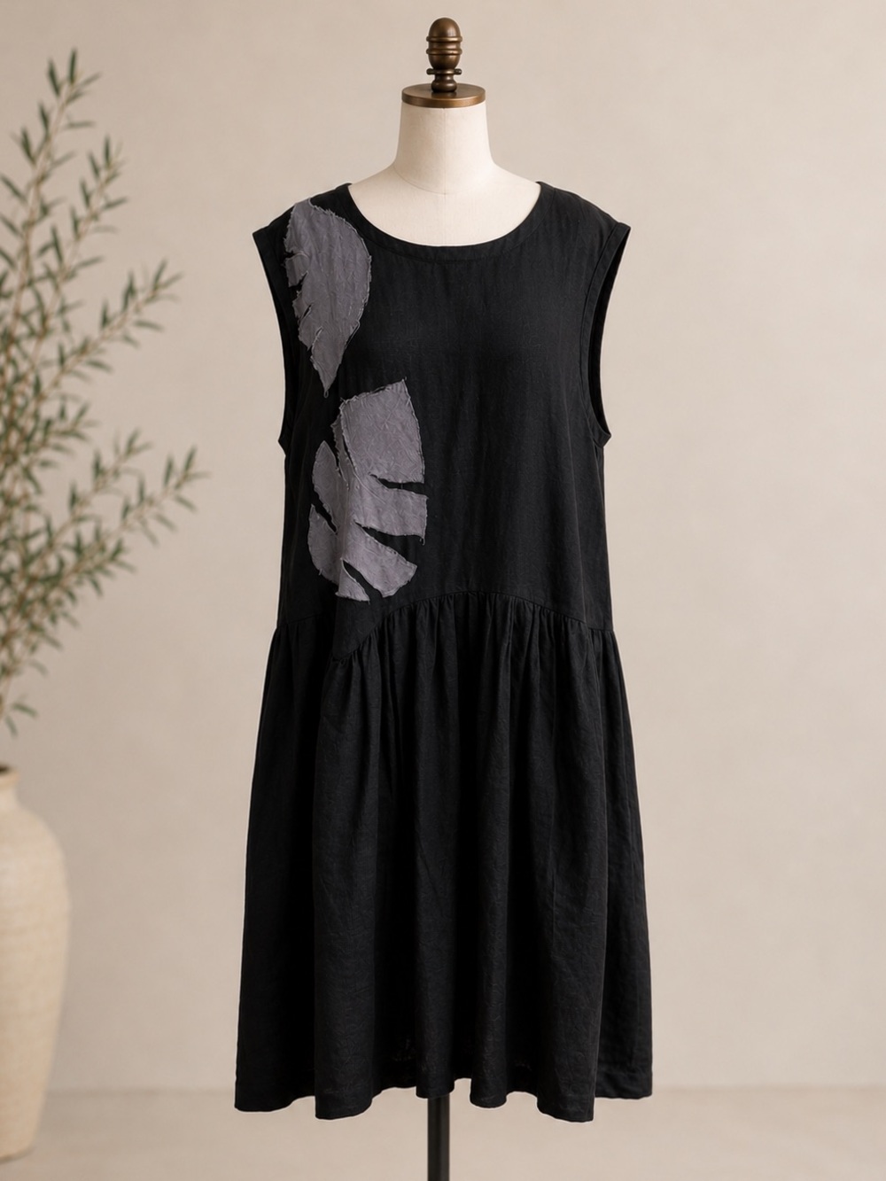 TINA GIVENS  Charcoal Gray dress with appliqués 100% Linen Midi Dress
